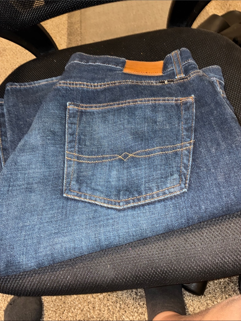 Classic Men's Blue Denim Jeans - Comfortable Everyday Fit LUCKY BRAND SIZE 38/32